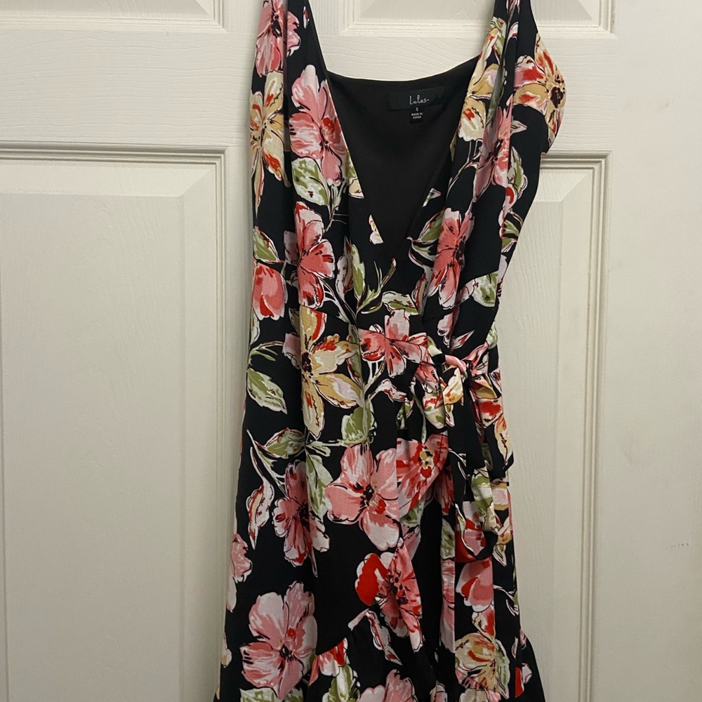 Lulu's Black Floral Midi Dress